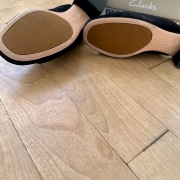 CLARKS NEW IN BOX SLINGBACK BLOCK HEEL SANDAL ORABELLA IVY SIZE 7 BLACK SUEDE - Picture 10 of 11